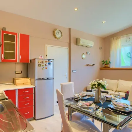 Holiday House Bruno Шишан