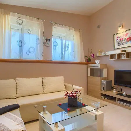 Дом отдыха Holiday House Bruno Шишан